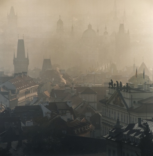 Město zrozené z mlhy