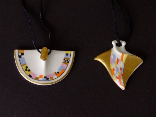 Porcelánový šperk, 2 ks