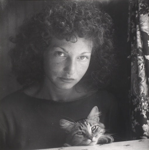 Maya s kočkou