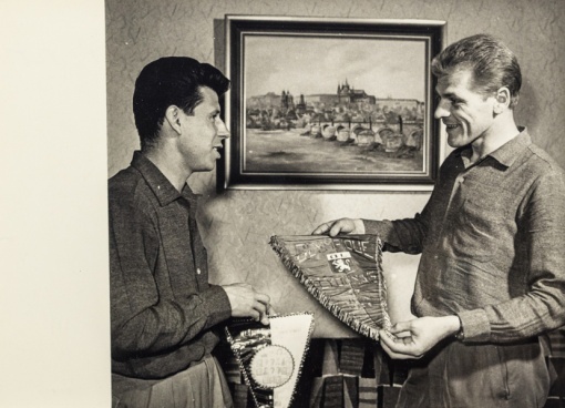 Fotografie Pluskal, Masopust s vlajkami, 1965