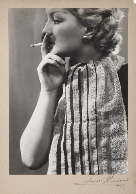 Dáma s cigaretou