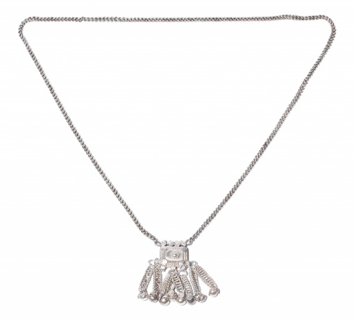 Schránka na amulet s řetízkem