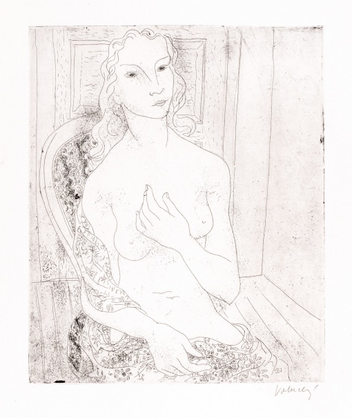 Žena s květovanou drapérií