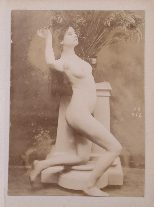 Akt v ateliéru