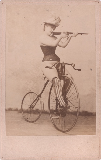 Akt s velocipedem