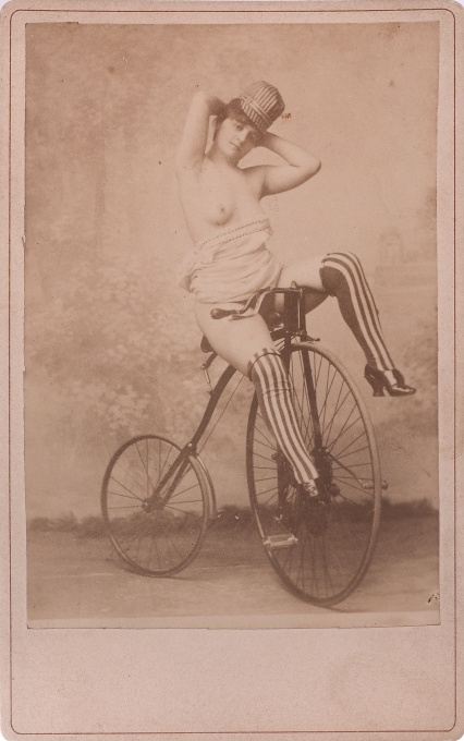 Akt s velocipedem