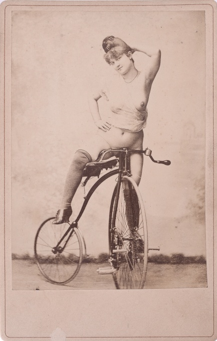 Akt s velocipedem
