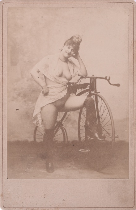Akt s velocipedem