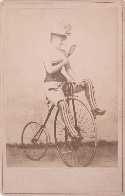 Akt s velocipedem