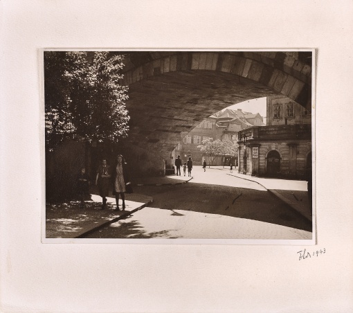 Pod obloukem Karlova mostu