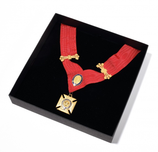 Ceremoniální krční stuha maltézských rytířů