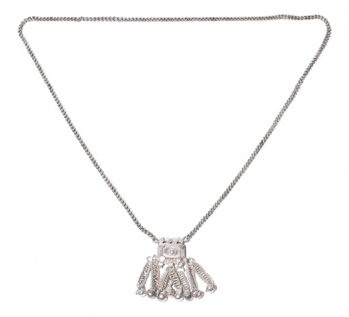 Schránka na amulet s řetízkem