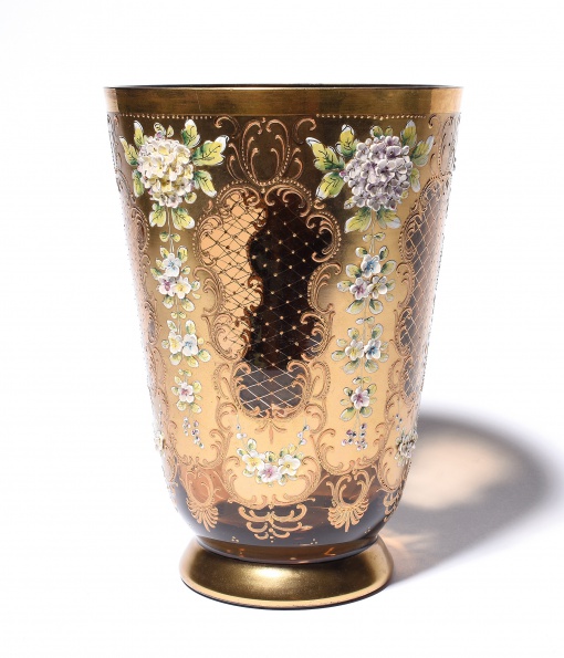 Váza egyptského tvaru