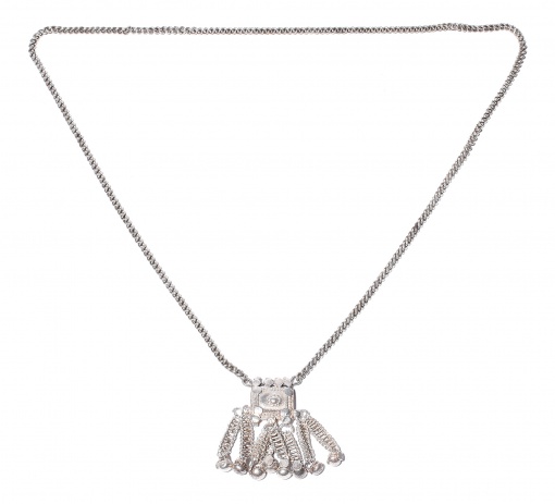 Schránka na amulet s řetízkem