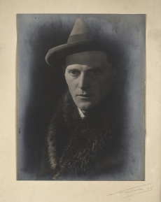 Portrét II.