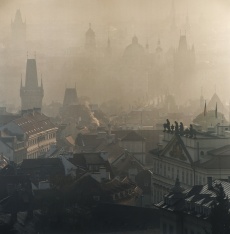 Město zrozené z mlhy