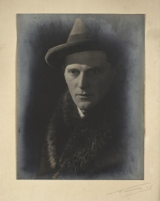 Portrét II.