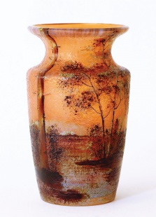 Váza s cameo dekorem