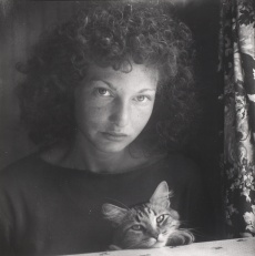 Maya s kočkou