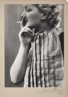 Dáma s cigaretou