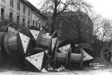 Špulky, z cyklu Mizející Praha