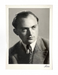 Otakar Vávra, portrét s autogramem