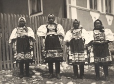 Ženy v kroji