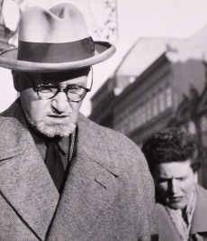 Muž v klobouku