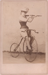 Akt s velocipedem