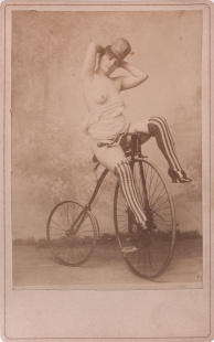 Akt s velocipedem