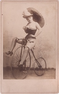 Akt s velocipedem