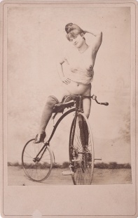 Akt s velocipedem
