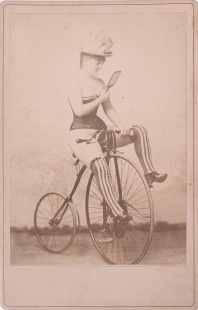 Akt s velocipedem