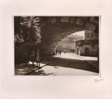 Pod obloukem Karlova mostu