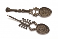 Stříbrné lžičky, 2 ks