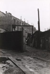 Pobřežní ulice, Karlín