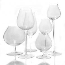 Obří číše - fyziognomický bar