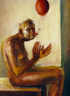 Muž hrající si s červeným míčkem